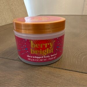 NEW Tree Hut BERRY BRIGHT Whipped‎ Shea Body Butter 8 oz Holiday Edition